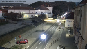 Město Tišnov - Riegerova ulice - 27.12.2025 v 16:45 Město Tišnov - Riegerova ulice - 27.12.2025 v 16:45