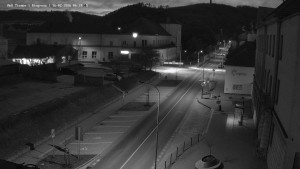 Město Tišnov - Riegerova ulice - 16.2.2026 v 06:30 Město Tišnov - Riegerova ulice - 16.2.2026 v 06:30