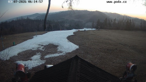 Skiareál Hodonín u Kunštátu - Sjezdovka, panorama východ - 7.3.2026 v 06:15 Skiareál Hodonín u Kunštátu - Sjezdovka, panorama východ - 7.3.2026 v 06:15