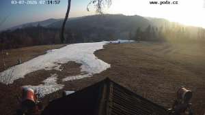 Skiareál Hodonín u Kunštátu - Sjezdovka, panorama východ - 7.3.2026 v 07:15 Skiareál Hodonín u Kunštátu - Sjezdovka, panorama východ - 7.3.2026 v 07:15
