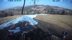 Skiareál Hodonín u Kunštátu - Sjezdovka, panorama východ - 7.3.2026 v 15:00 Skiareál Hodonín u Kunštátu - Sjezdovka, panorama východ - 7.3.2026 v 15:00