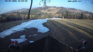 Skiareál Hodonín u Kunštátu - Sjezdovka, panorama východ - 7.3.2026 v 16:00 Skiareál Hodonín u Kunštátu - Sjezdovka, panorama východ - 7.3.2026 v 16:00