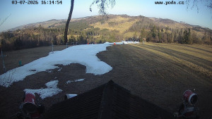 Skiareál Hodonín u Kunštátu - Sjezdovka, panorama východ - 7.3.2026 v 16:15 Skiareál Hodonín u Kunštátu - Sjezdovka, panorama východ - 7.3.2026 v 16:15