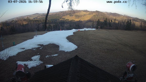 Skiareál Hodonín u Kunštátu - Sjezdovka, panorama východ - 7.3.2026 v 17:00 Skiareál Hodonín u Kunštátu - Sjezdovka, panorama východ - 7.3.2026 v 17:00