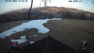 Skiareál Hodonín u Kunštátu - Sjezdovka, panorama východ - 7.3.2026 v 17:15 Skiareál Hodonín u Kunštátu - Sjezdovka, panorama východ - 7.3.2026 v 17:15