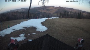 Skiareál Hodonín u Kunštátu - Sjezdovka, panorama východ - 7.3.2026 v 17:30 Skiareál Hodonín u Kunštátu - Sjezdovka, panorama východ - 7.3.2026 v 17:30