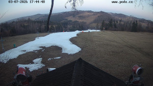 Skiareál Hodonín u Kunštátu - Sjezdovka, panorama východ - 7.3.2026 v 17:45 Skiareál Hodonín u Kunštátu - Sjezdovka, panorama východ - 7.3.2026 v 17:45