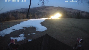 Skiareál Hodonín u Kunštátu - Sjezdovka, panorama východ - 7.3.2026 v 18:15 Skiareál Hodonín u Kunštátu - Sjezdovka, panorama východ - 7.3.2026 v 18:15