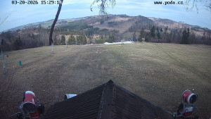 Skiareál Hodonín u Kunštátu - Sjezdovka, panorama východ - 20.3.2026 v 15:30 Skiareál Hodonín u Kunštátu - Sjezdovka, panorama východ - 20.3.2026 v 15:30
