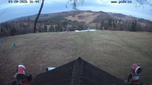 Skiareál Hodonín u Kunštátu - Sjezdovka, panorama východ - 20.3.2026 v 16:45 Skiareál Hodonín u Kunštátu - Sjezdovka, panorama východ - 20.3.2026 v 16:45