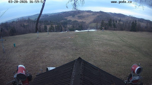 Skiareál Hodonín u Kunštátu - Sjezdovka, panorama východ - 20.3.2026 v 17:00 Skiareál Hodonín u Kunštátu - Sjezdovka, panorama východ - 20.3.2026 v 17:00