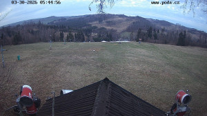 Skiareál Hodonín u Kunštátu - Sjezdovka, panorama východ - 30.3.2026 v 06:45 Skiareál Hodonín u Kunštátu - Sjezdovka, panorama východ - 30.3.2026 v 06:45