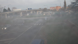 Křižovatka ulic Velká Dlážka a Polní