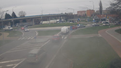 Křižovatka ulic Velká Dlážka a Polní