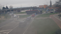 Křižovatka ulic Velká Dlážka a Polní