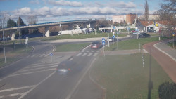 Křižovatka ulic Velká Dlážka a Polní