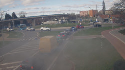 Křižovatka ulic Velká Dlážka a Polní