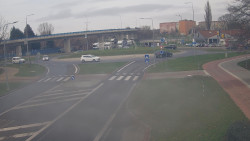 Křižovatka ulic Velká Dlážka a Polní