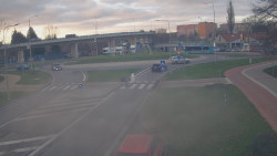 Křižovatka ulic Velká Dlážka a Polní