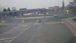 Křižovatka ulic Velká Dlážka a Polní