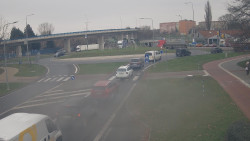 Křižovatka ulic Velká Dlážka a Polní