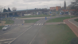 Křižovatka ulic Velká Dlážka a Polní