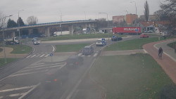 Křižovatka ulic Velká Dlážka a Polní