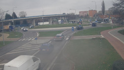 Křižovatka ulic Velká Dlážka a Polní