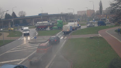 Křižovatka ulic Velká Dlážka a Polní