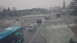 Křižovatka ulic Velká Dlážka a Polní