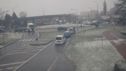 Křižovatka ulic Velká Dlážka a Polní