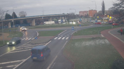 Křižovatka ulic Velká Dlážka a Polní