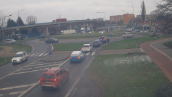 Křižovatka ulic Velká Dlážka a Polní