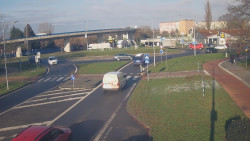 Křižovatka ulic Velká Dlážka a Polní