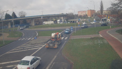 Křižovatka ulic Velká Dlážka a Polní