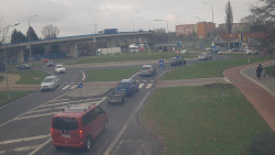 Křižovatka ulic Velká Dlážka a Polní