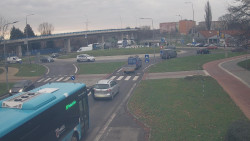 Křižovatka ulic Velká Dlážka a Polní