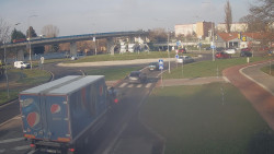 Křižovatka ulic Velká Dlážka a Polní