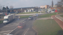 Křižovatka ulic Velká Dlážka a Polní