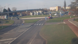 Křižovatka ulic Velká Dlážka a Polní