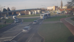 Křižovatka ulic Velká Dlážka a Polní