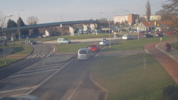 Křižovatka ulic Velká Dlážka a Polní