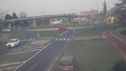 Křižovatka ulic Velká Dlážka a Polní