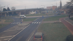 Křižovatka ulic Velká Dlážka a Polní