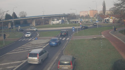 Křižovatka ulic Velká Dlážka a Polní