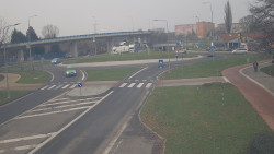 Křižovatka ulic Velká Dlážka a Polní