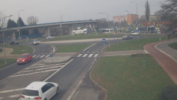 Křižovatka ulic Velká Dlážka a Polní