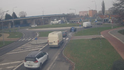 Křižovatka ulic Velká Dlážka a Polní