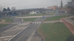 Křižovatka ulic Velká Dlážka a Polní