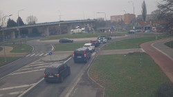 Křižovatka ulic Velká Dlážka a Polní